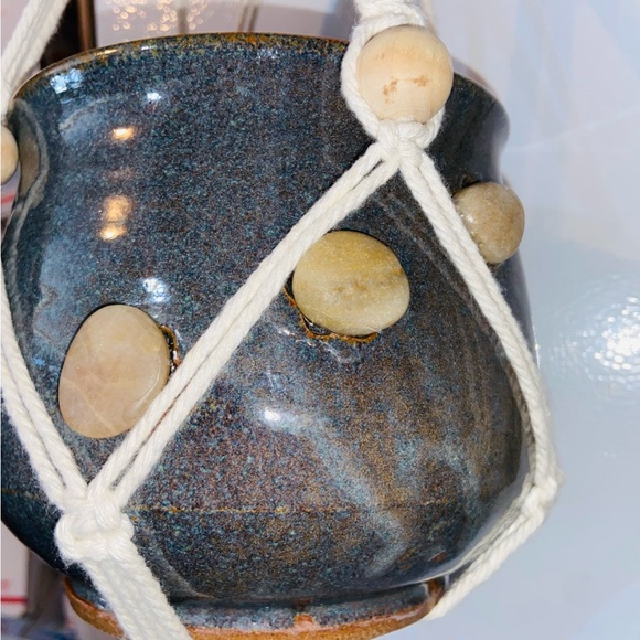 🪴Like New-2 Cream Macrame Pot/Plant Hangers-& 2 One Of A Kind Pottery Planters - Picture 8 of 16